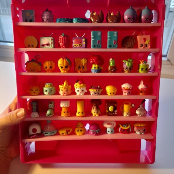 *BOGO FREE* Shopkins 60+ Characters, Carrying Display Case and 4 Shopping Carts - Picture 2 of 7